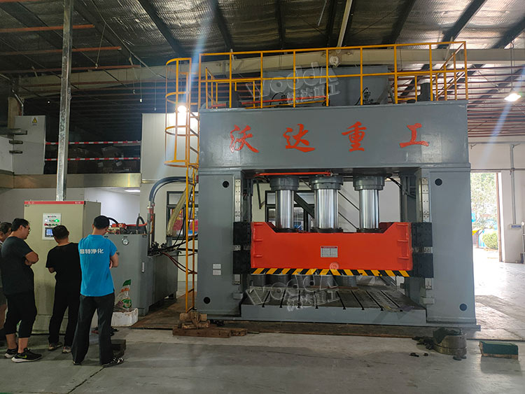 1000噸框(kuang)架式薄(bao)闆拉伸(shen)液壓機(ji)