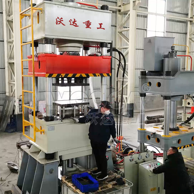 315噸不(bu)鏽鋼(gang)蹲便(bian)器拉(la)伸機(ji)