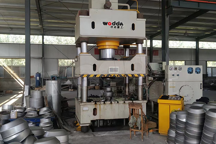 500噸(dun)封頭(tou)拉伸(shen)機