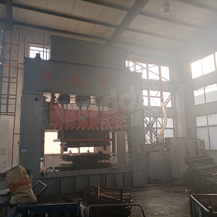 1000噸(dun)汽車配件(jian)拉伸液壓(ya)機（框架式(shi)）