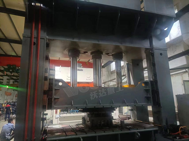 630噸帶液(ye)壓墊框架(jia)式液壓機(ji) 630噸帶液壓(ya)墊框架式(shi)液壓機