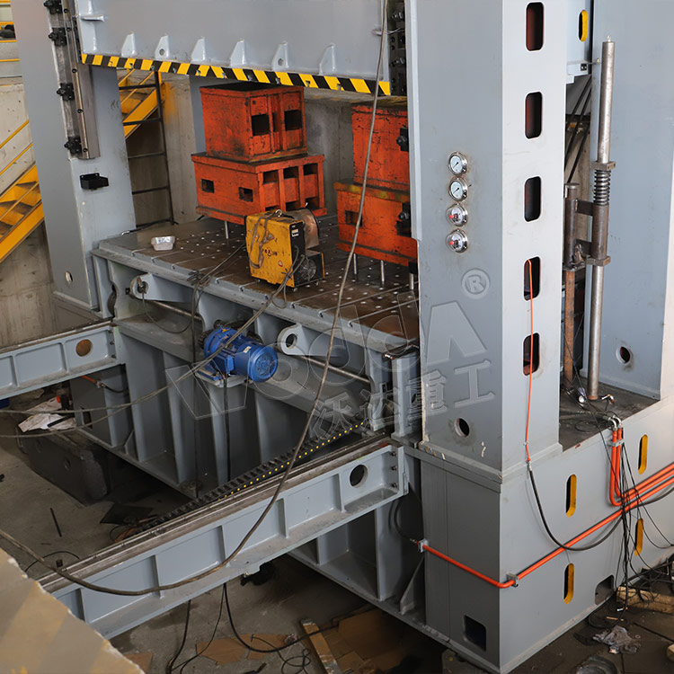 630噸框(kuang)架式液壓(ya)機 630噸框架(jia)式液壓機(ji)