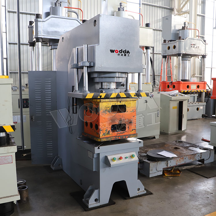 20噸單臂(bi)液壓機車(che)間現貨 20噸(dun)單臂液壓(ya)機車間現(xian)貨