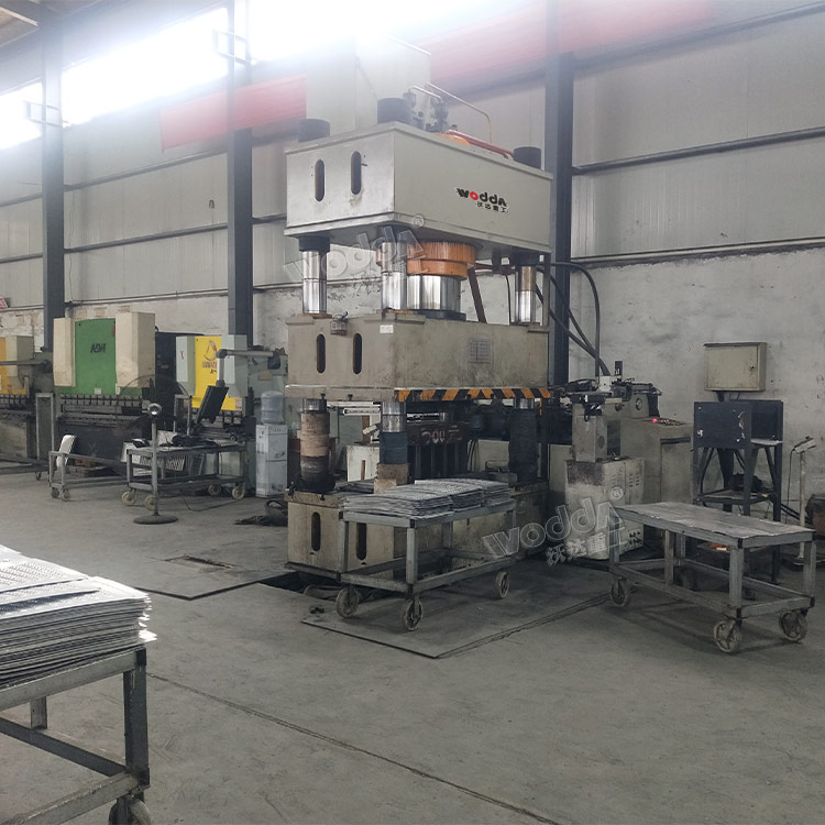 不鏽鋼(gang)地溝蓋(gai)闆拉伸(shen)液壓機(ji)