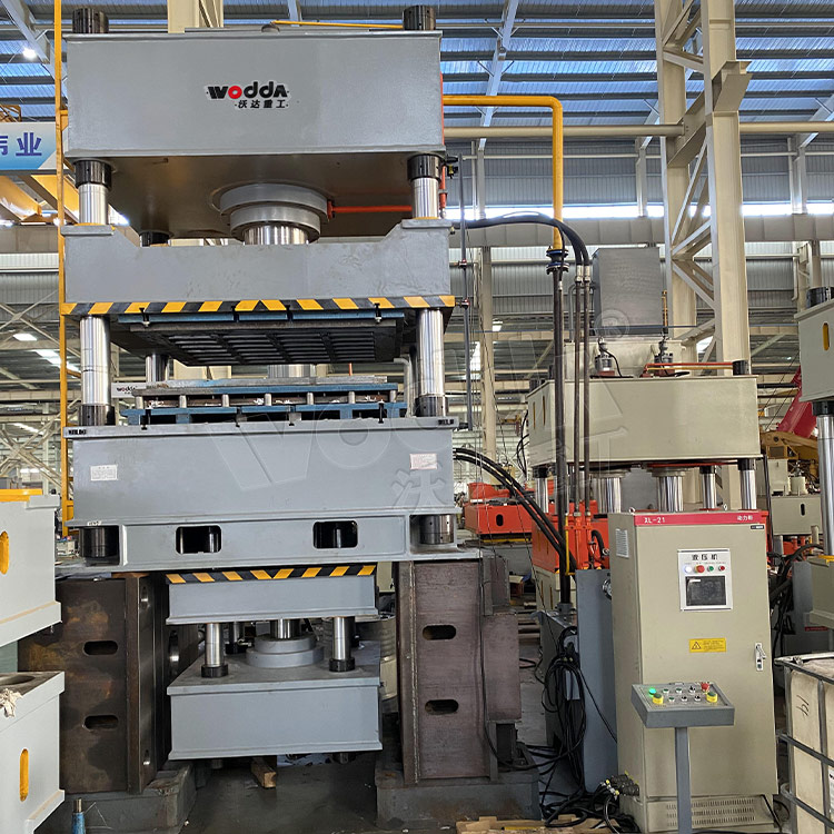 400噸拉伸(shen)液壓機(ji)帶液壓(ya)墊