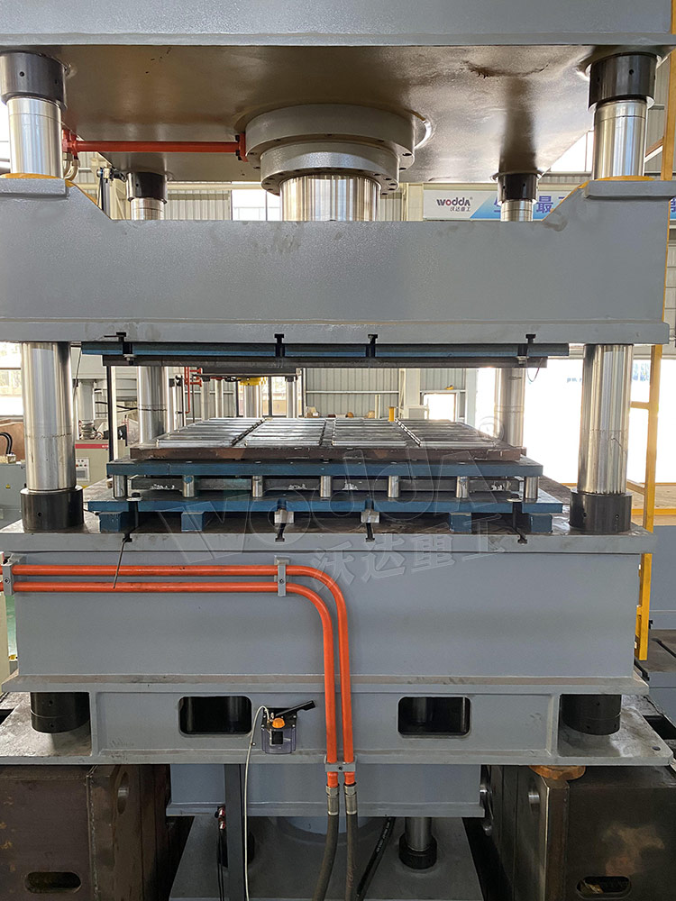 400噸拉(la)伸機（工(gong)作台及(ji)液壓墊(nian)）