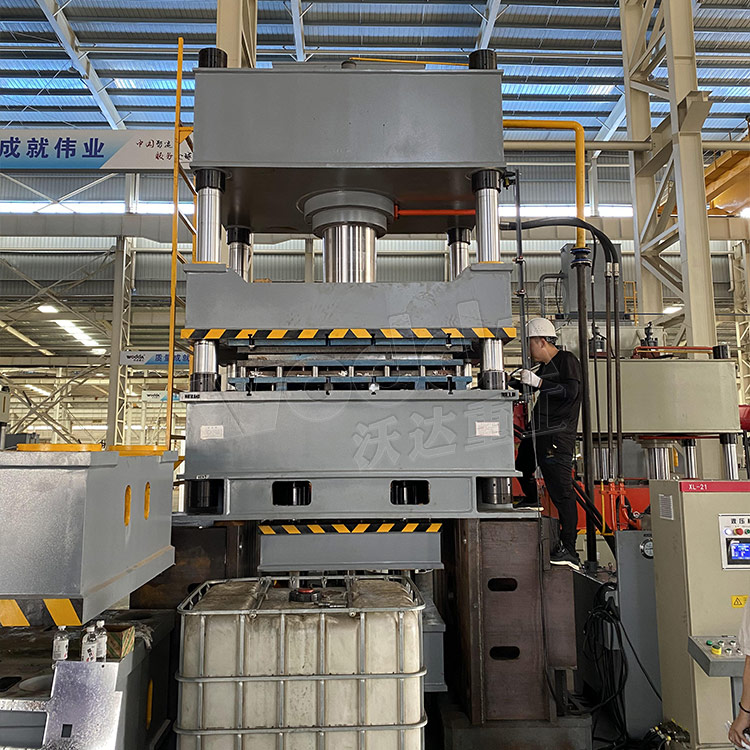 400噸拉(la)伸機調(diao)試