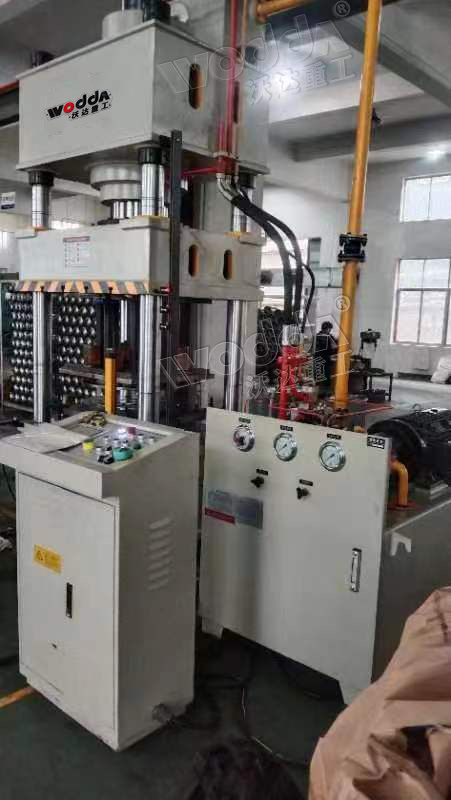 315噸四柱(zhu)拉伸液壓(ya)機