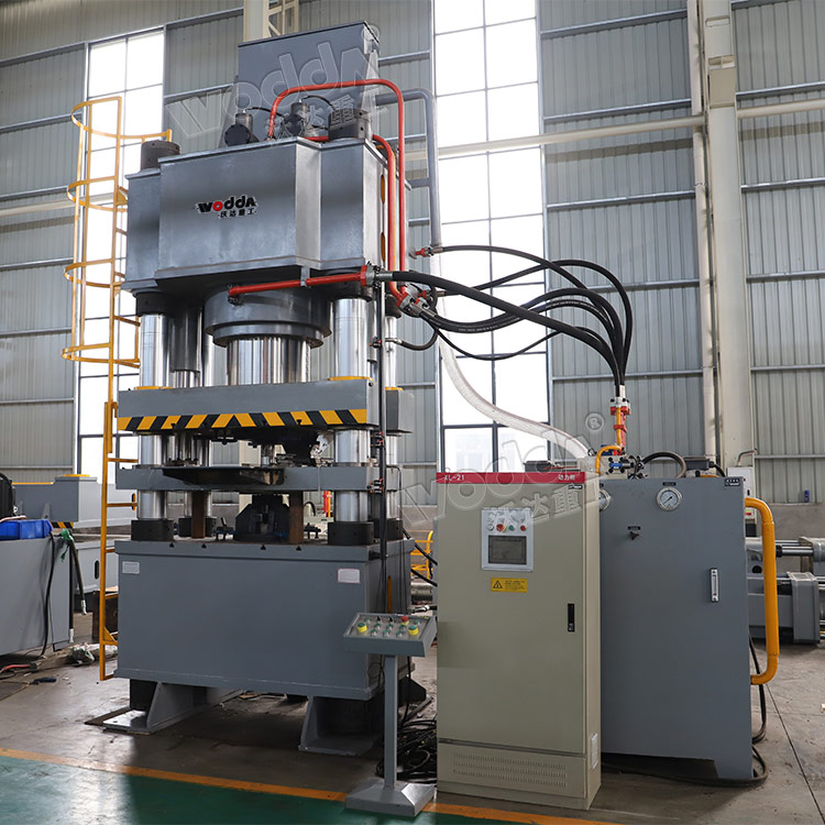 800噸(dun)鐵矽(xi)鋁磁(ci)芯成(cheng)型液(ye)壓機(ji)車間(jian)試機(ji) 800噸鐵(tie)矽鋁(lü)磁芯(xin)成型(xing)液壓(ya)機車(che)間試(shi)機