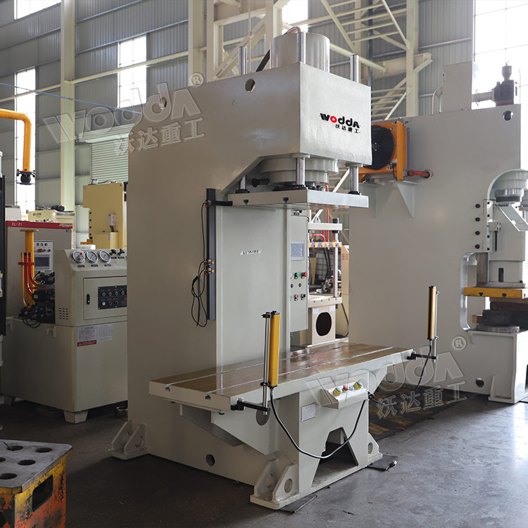 200噸(dun)單臂液(ye)壓機