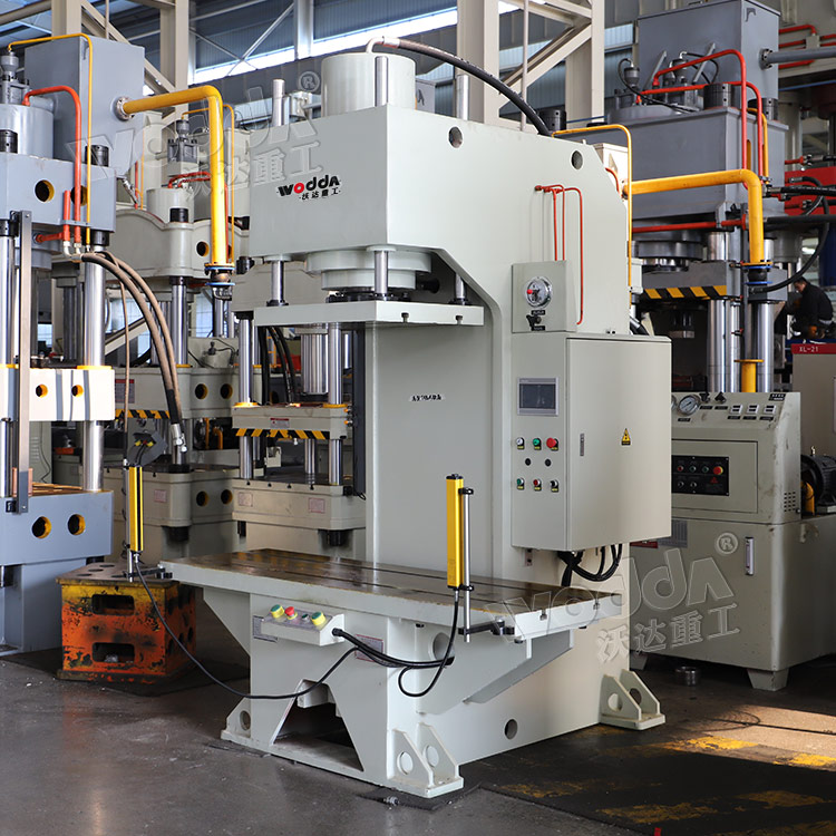 200噸(dun)液壓校(xiao)直機