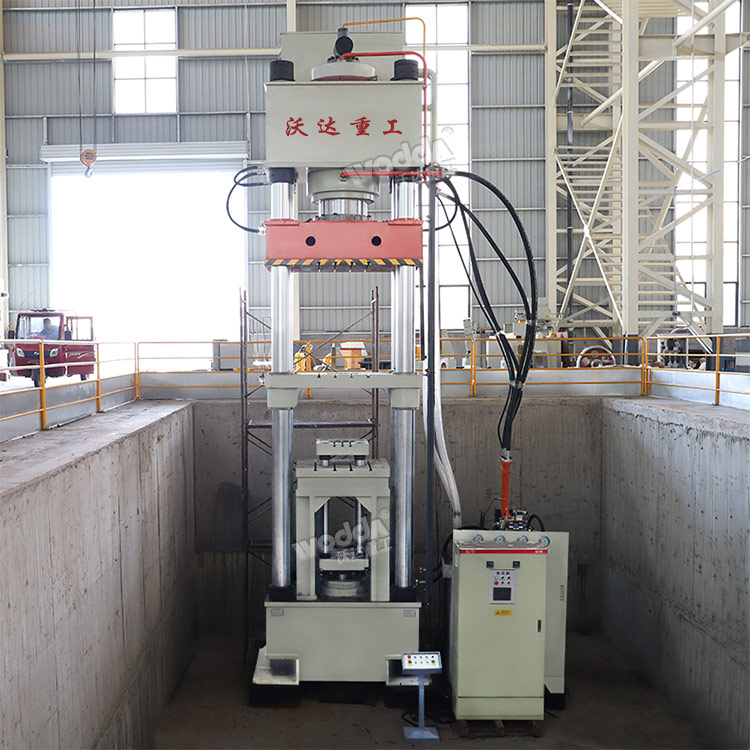 四(si)梁四柱液(ye)壓機 四梁(liang)四柱液壓(ya)機