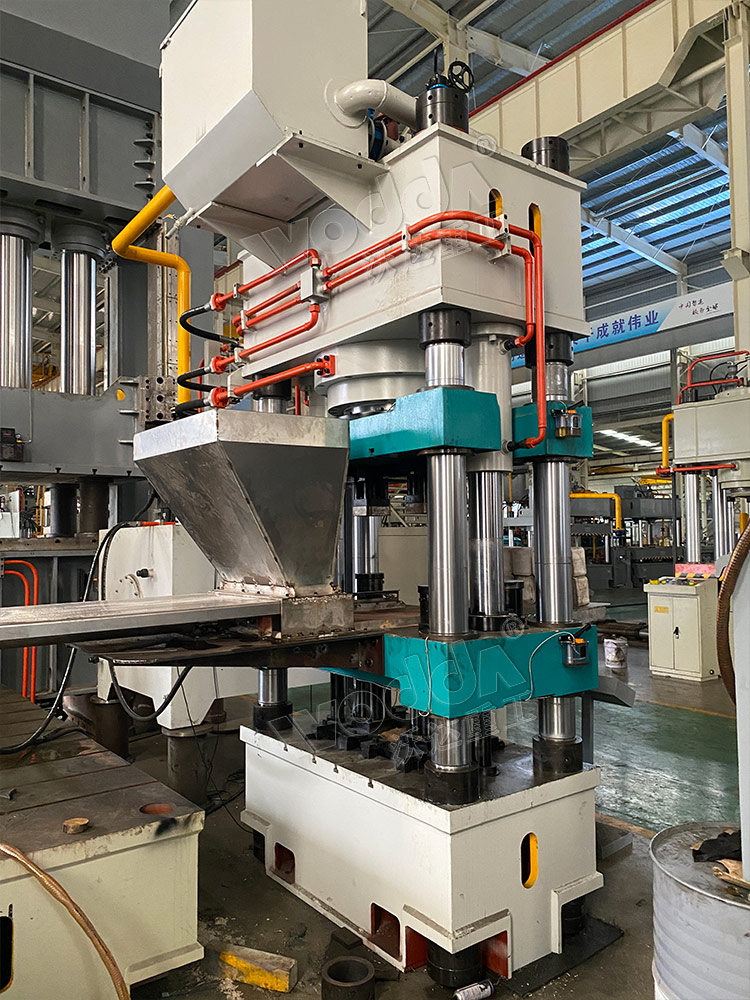 630噸全(quan)自動(dong)鹽磚(zhuan)機