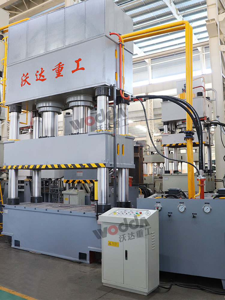 800噸四(si)柱液(ye)壓機(ji)YQ32-800T 800噸四(si)柱液(ye)壓機(ji)YQ32-800T