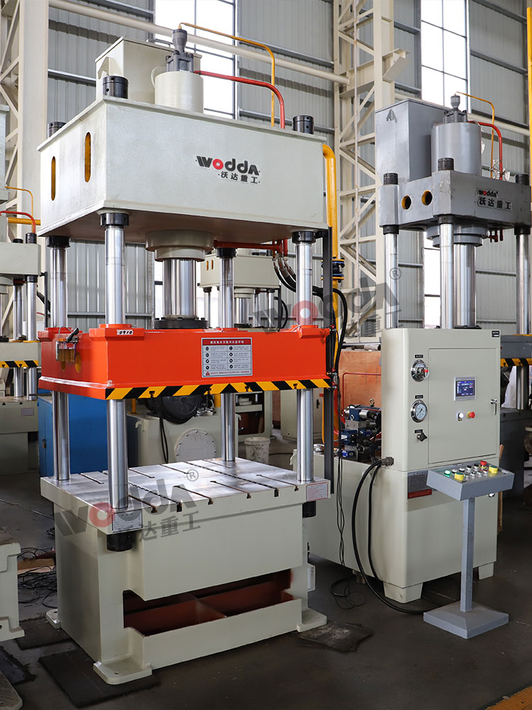 100噸三(san)梁四柱(zhu)液壓機(ji) 100噸三梁(liang)四柱液(ye)壓機