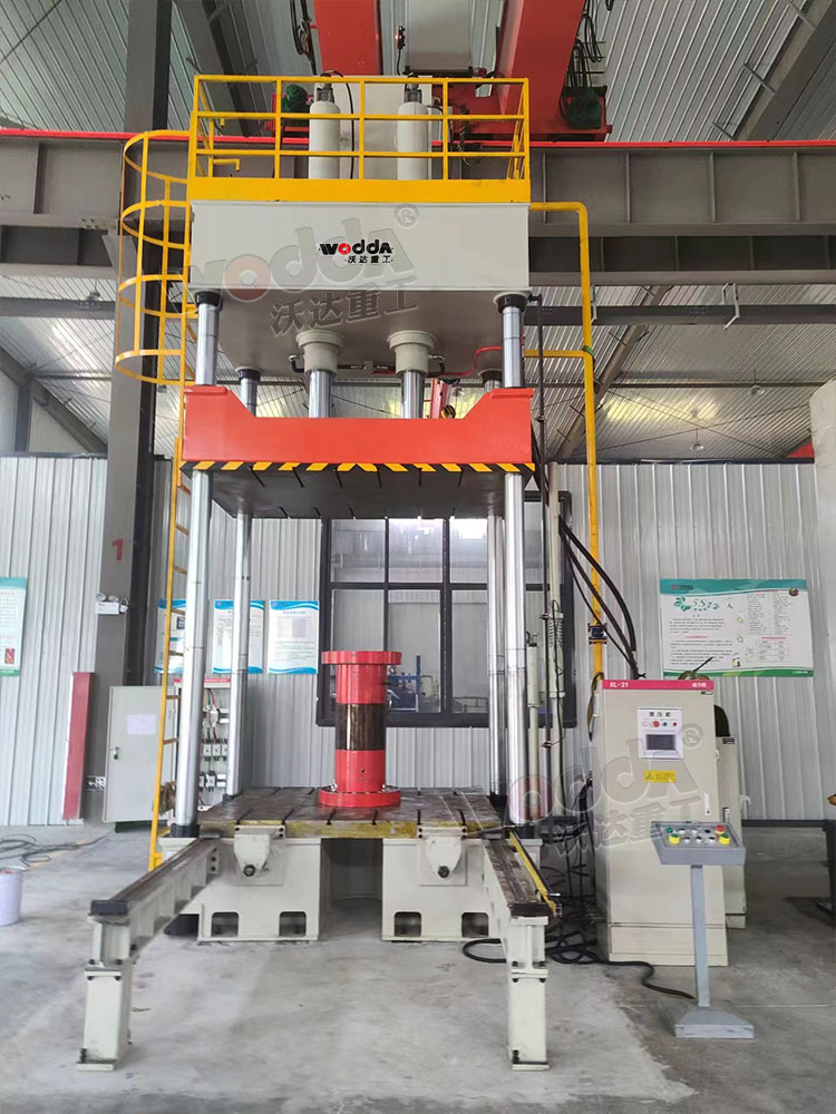 200噸四柱液(ye)壓機帶移(yi)動工作台(tai)客戶現場(chang) 200噸四柱液(ye)壓機帶移(yi)動工作台(tai)客戶現場(chang)