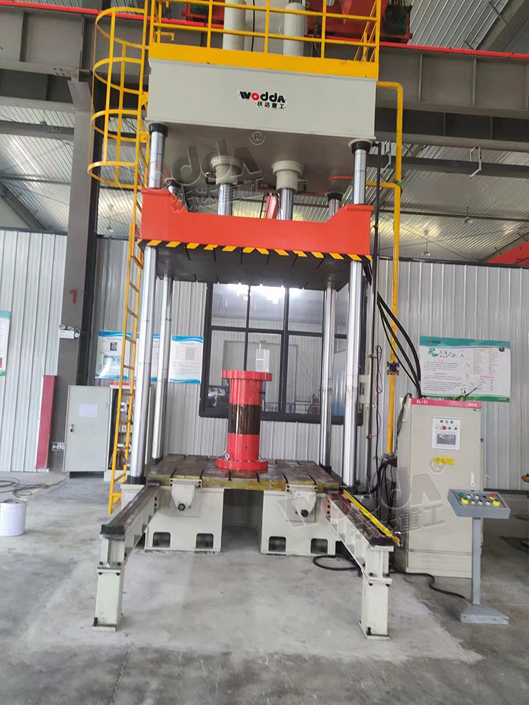 四柱式200噸(dun)電機壓裝(zhuang)液壓機 四(si)柱式200噸電(dian)機壓裝液(ye)壓機