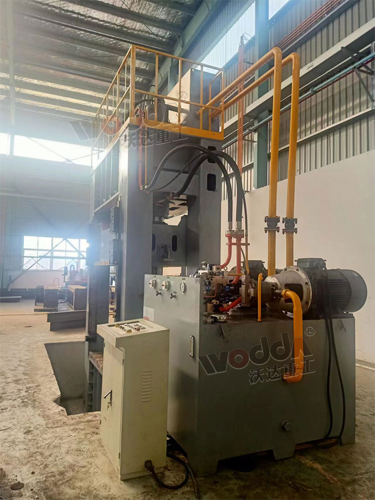 800噸(dun)框架液(ye)壓機安(an)裝完成(cheng)