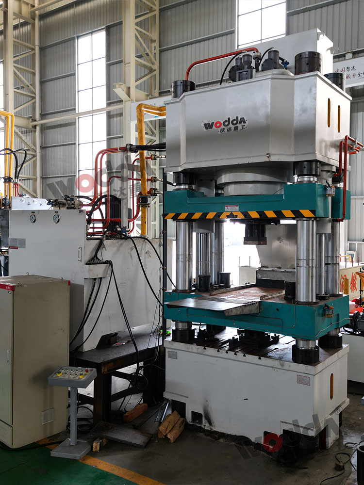 800噸鹽磚機(ji) 800噸鹽磚機(ji)