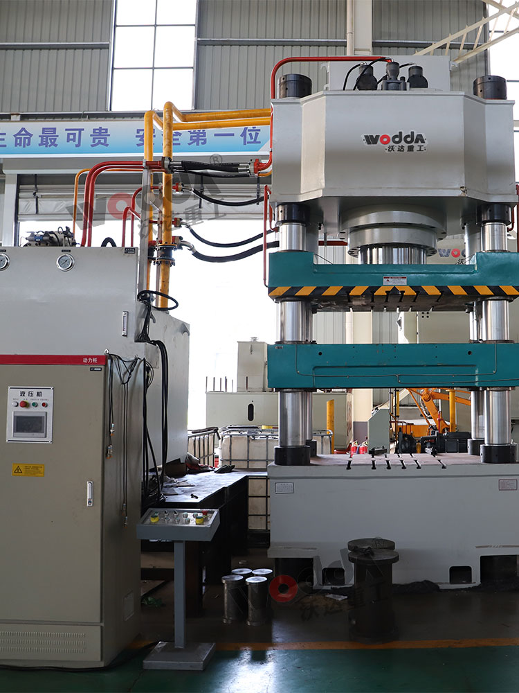 800噸牛羊(yang)舔磚液壓(ya)機車間實(shi)拍圖 800噸牛(niu)羊舔磚液(ye)壓機車間(jian)實拍圖