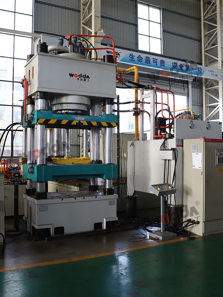 630噸四(si)梁四(si)柱液(ye)壓機(ji)