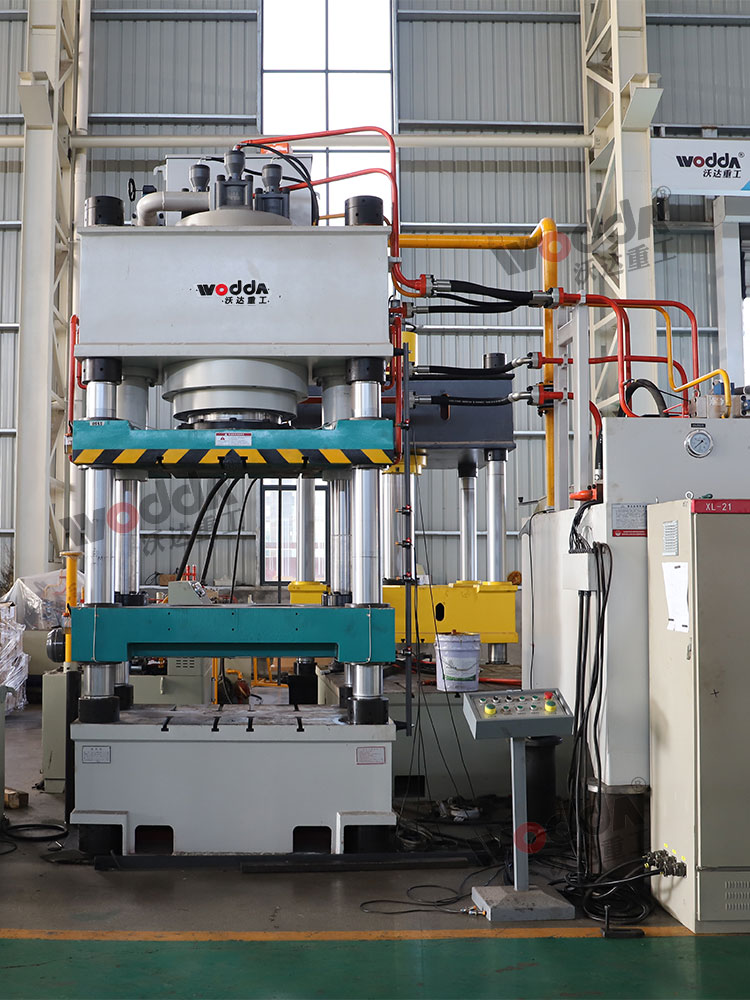 630噸牛(niu)羊舔(tian)磚液(ye)壓機(ji)車間(jian)試機(ji)