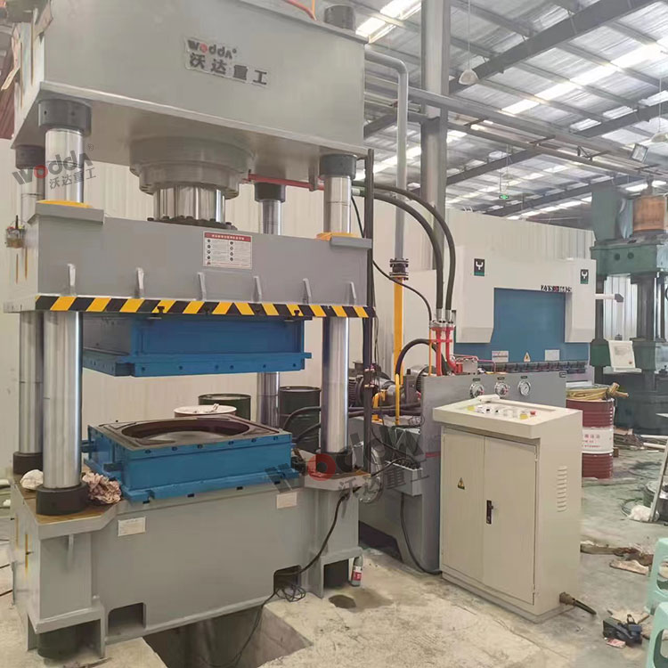 不鏽(xiu)鋼水(shui)箱闆(pan)拉伸(shen)成型(xing)液壓(ya)機試(shi)壓 不(bu)鏽鋼(gang)水箱(xiang)闆拉(la)伸成(cheng)型液(ye)壓機(ji)試壓(ya)