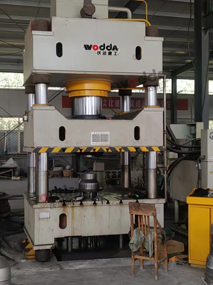 四(si)柱液壓拉(la)伸機（不鏽(xiu)鋼白酒桶(tong)封頭）