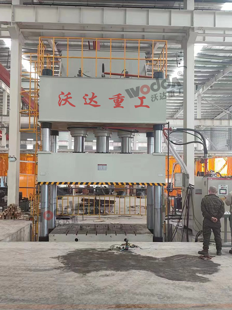 1000噸汽車(che)配件拉(la)伸液壓(ya)機