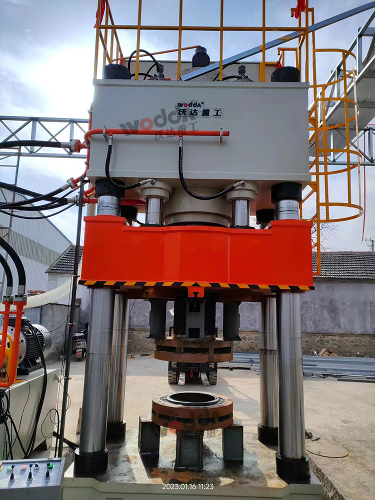 800噸封(feng)頭拉(la)伸液(ye)壓機(ji) 800噸封(feng)頭拉(la)伸液(ye)壓機(ji)