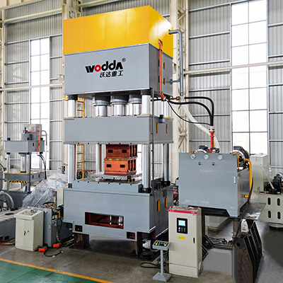 1500噸四(si)柱拉(la)伸液(ye)壓機(ji)