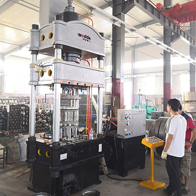 200噸封(feng)頭液(ye)壓機(ji)