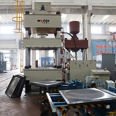 500噸不鏽(xiu)鋼水箱(xiang)液壓機(ji)