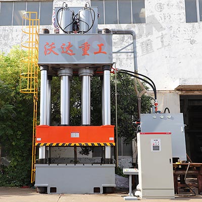 1500噸(dun)液壓機_1500噸(dun)三梁四柱(zhu)液壓機