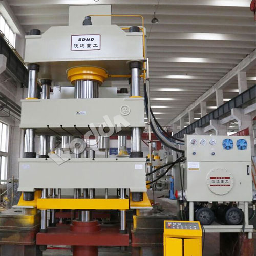 630噸(dun)不鏽(xiu)鋼水(shui)槽拉(la)伸液(ye)壓機(ji)