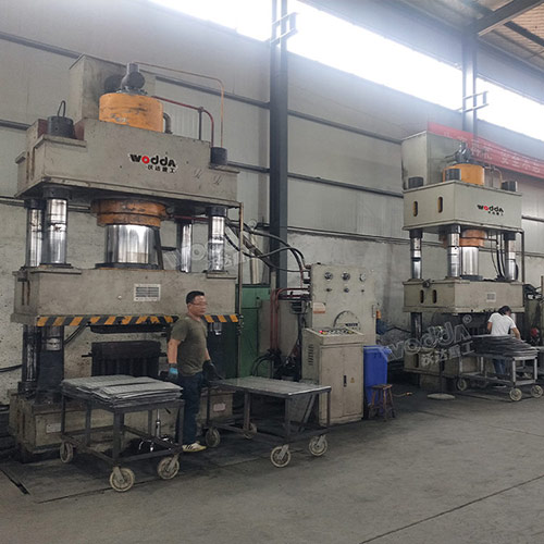 不鏽(xiu)鋼地(di)溝蓋(gai)闆成(cheng)型液(ye)壓機(ji)