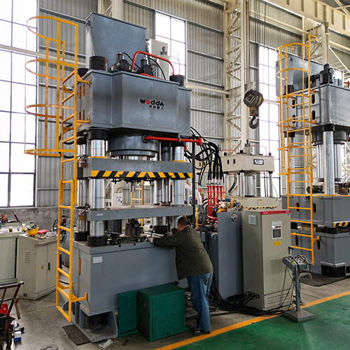 800噸鐵(tie)矽鋁磁(ci)芯粉末(mo)成型液(ye)壓機