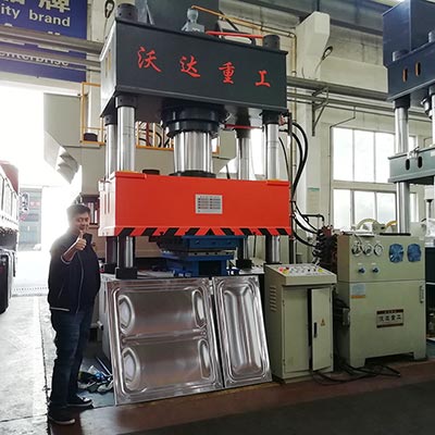 不鏽鋼(gang)水箱闆拉(la)伸液壓機(ji)_400噸拉伸機(ji)