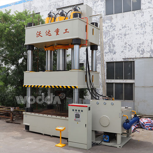 1800T三(san)梁四柱(zhu)液壓機(ji)