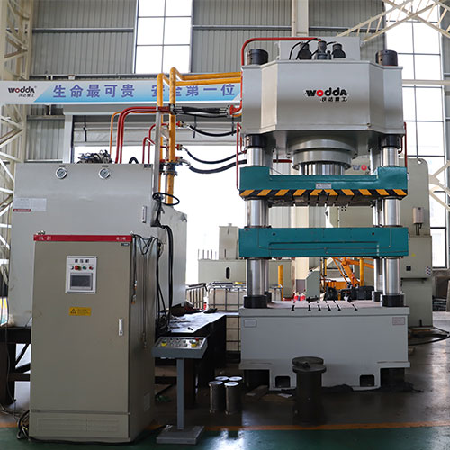 800噸牛羊(yang)舔磚液(ye)壓機_20公(gong)斤鹽磚(zhuan)液壓機(ji)