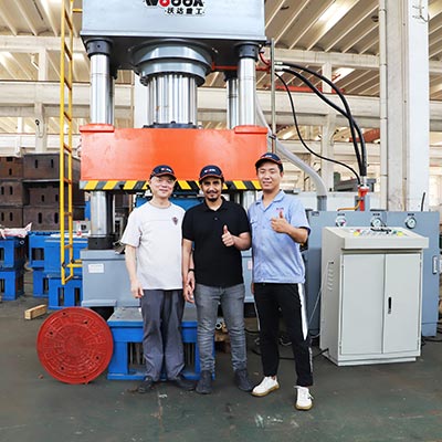 玻(bo)璃鋼複(fu)合樹脂(zhi)井蓋熱(re)壓成型(xing)液壓機(ji)