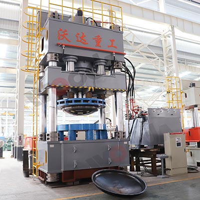 3000噸封(feng)頭拉伸液(ye)壓機