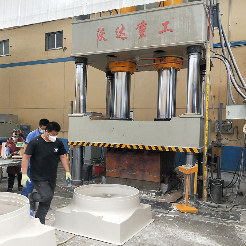 玻璃(li)鋼風(feng)機罩(zhao)成型(xing)液壓(ya)機