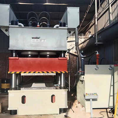 3000噸鋼木(mu)門壓花(hua)機