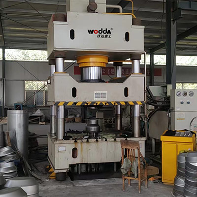 500噸(dun)不鏽(xiu)鋼封(feng)頭拉(la)伸液(ye)壓機(ji)