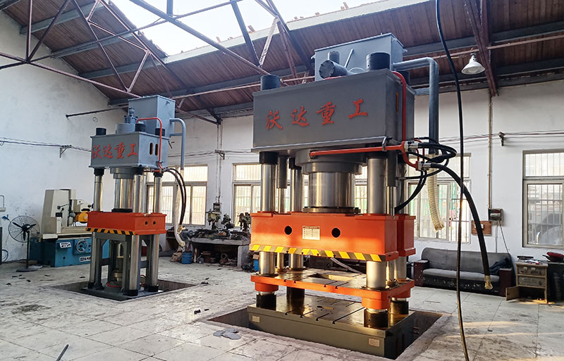 1250噸陶(tao)瓷粉(fen)末成(cheng)型液(ye)壓機(ji)