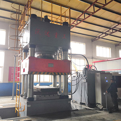 2000噸汽(qi)車離(li)合器(qi)外殼(ke)拉伸(shen)液壓(ya)機