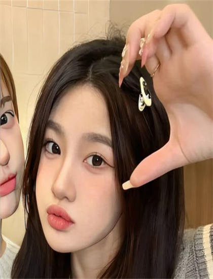 《内衣少女时代》的文化思考：传统文化与现代价值观的对话 理解作品的时代背景与文化语境